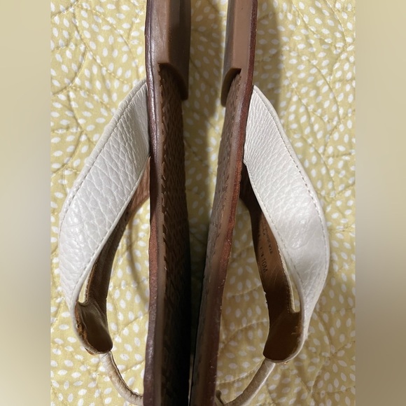 EUC TORY BURCH Thora Sandal Bone Leather Goldtone Logo - Picture 4 of 12